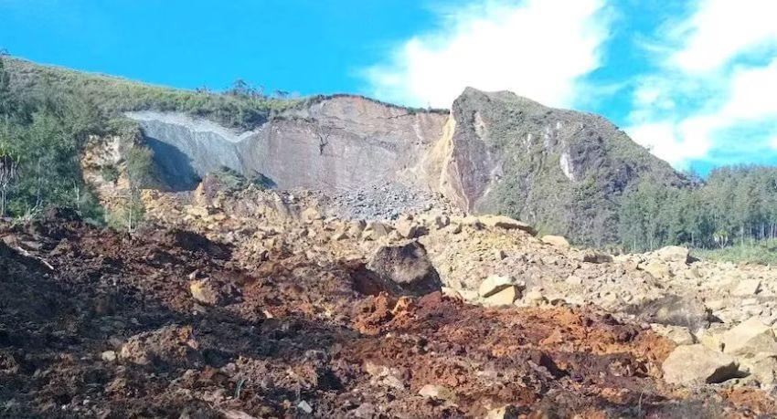 Huge landslide strikes remote village in PNG